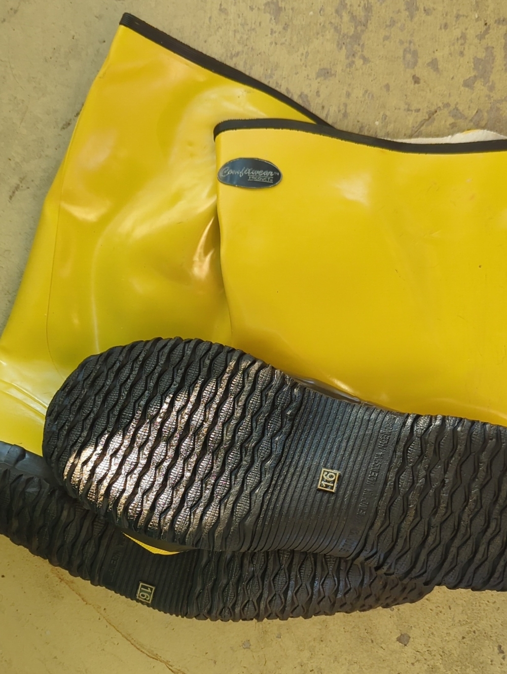 Comfitwear Men's Yellow Sz 16 Over the Shoe Slush Rubber Boot with Black Soles
